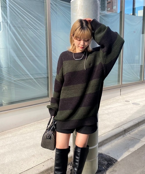 WHO'S WHO gallery（フーズフーギャラリー）の「チェッカー／ボーダー切り替えビッグニット（ニット/セーター・レディース・ブラック/パープル/ブラウン/サックスブルー/ライム/ホワイト×ブルー/ホワイト×ライム・FREE）」の18枚目の写真