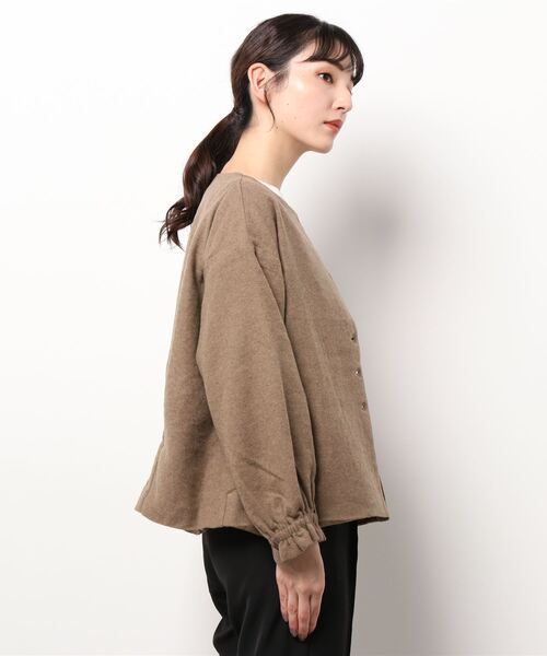 Samansa Mos2（サマンサ モスモス）の「袖口ギャザーショートブルゾン（ブルゾン・レディース・ベージュ/チャコール/グレー・ﾌﾘ-）」の4枚目の写真