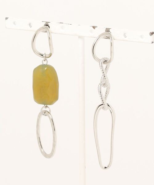 LAKOLE（ラコレ）の「アシメチェーンリング樹脂ピアス / 263477（ピアス（両耳用）・レディース・その他1/その他2・FREE）」の4枚目の写真