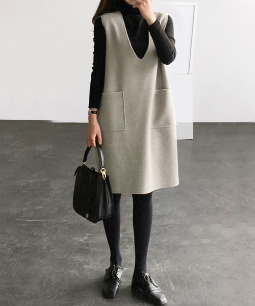 Doux Belle（ドゥーベル）の「パイピング深Vネックジャンパースカート（ジャンパースカート・レディース・ライトグレー/ベージュ/カーキ/ネイビー/ダークグレー/ブラウン・MEDIUM/SMALL）」の5枚目の写真