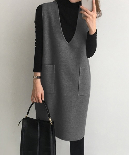 Doux Belle（ドゥーベル）の「パイピング深Vネックジャンパースカート（ジャンパースカート・レディース・ライトグレー/ベージュ/カーキ/ネイビー/ダークグレー/ブラウン・MEDIUM/SMALL）」の3枚目の写真