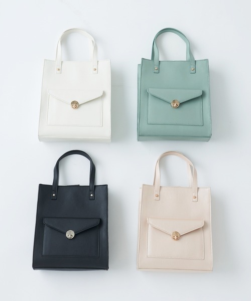 OLIVE des OLIVE(オリーブデオリーブ)の「【WEB限定】ポケット付きスクエアトート(ショルダーバッグ・レディース・ホワイト/ブラック/オフホワイト/グリーン・FREE)」の5枚目の写真