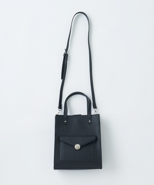 OLIVE des OLIVE(オリーブデオリーブ)の「【WEB限定】ポケット付きスクエアトート(ショルダーバッグ・レディース・ホワイト/ブラック/オフホワイト/グリーン・FREE)」の10枚目の写真