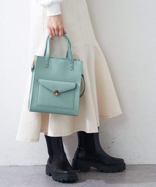 OLIVE des OLIVE(オリーブデオリーブ)の「【WEB限定】ポケット付きスクエアトート(ショルダーバッグ・レディース・ホワイト/ブラック/オフホワイト/グリーン・FREE)」の13枚目の写真