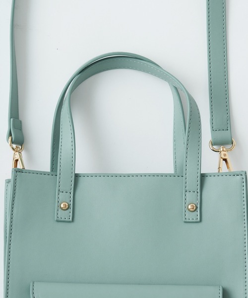 OLIVE des OLIVE(オリーブデオリーブ)の「【WEB限定】ポケット付きスクエアトート(ショルダーバッグ・レディース・ホワイト/ブラック/オフホワイト/グリーン・FREE)」の17枚目の写真