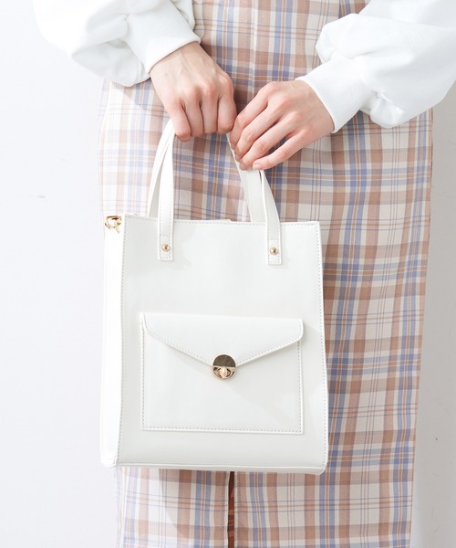 OLIVE des OLIVE(オリーブデオリーブ)の「【WEB限定】ポケット付きスクエアトート(ショルダーバッグ・レディース・ホワイト/ブラック/オフホワイト/グリーン・FREE)」の21枚目の写真