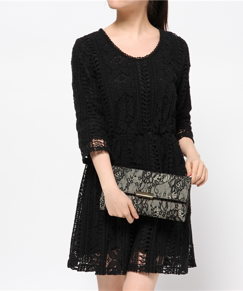 ROSE BUD（ローズバッド）の「(LL ACCESSORIES) B501I LACE CLUTCH BAG[結婚式＆パーティー]（クラッチバッグ・レディース・ブラック/ベージュ・ONE SIZE）」の4枚目の写真