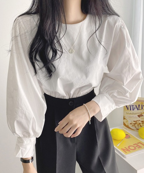 AMOUR BOX(アムールボックス)の「ギャザーボリュームスリーブブラウス(シャツ/ブラウス・レディース・ホワイト/ブラック/ブルー・MEDIUM/LARGE/X-LARGE)」の5枚目の写真