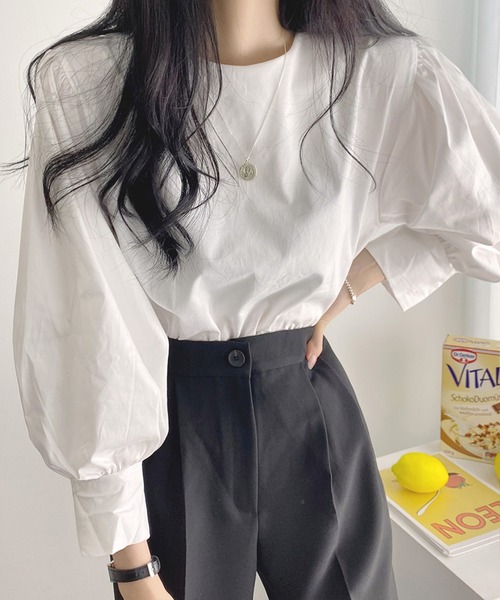 AMOUR BOX(アムールボックス)の「ギャザーボリュームスリーブブラウス(シャツ/ブラウス・レディース・ホワイト/ブラック/ブルー・MEDIUM/LARGE/X-LARGE)」の9枚目の写真