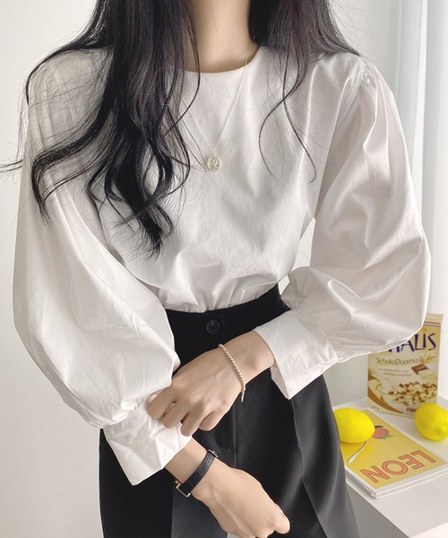 AMOUR BOX(アムールボックス)の「ギャザーボリュームスリーブブラウス(シャツ/ブラウス・レディース・ホワイト/ブラック/ブルー・MEDIUM/LARGE/X-LARGE)」の4枚目の写真