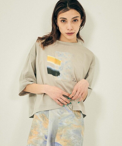 CITY TOKYO（シティトウキョウ）の「ZOE ART GRAPHIC TEE（Tシャツ/カットソー・レディース・ホワイト/グレイッシュベージュ・FREE）」の6枚目の写真