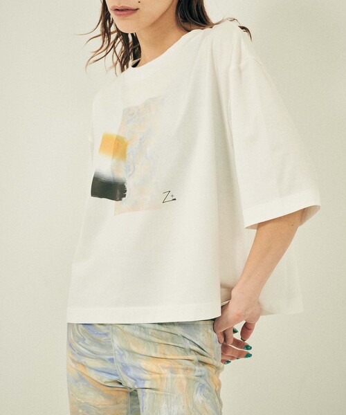 CITY TOKYO（シティトウキョウ）の「ZOE ART GRAPHIC TEE（Tシャツ/カットソー・レディース・ホワイト/グレイッシュベージュ・FREE）」の13枚目の写真