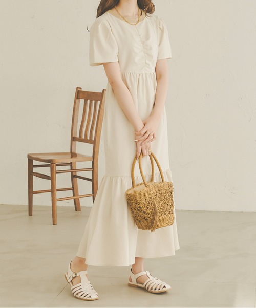 Ambre Neige（アンブルネージュ）の「シャーリングリネンフレアワンピース／WEB/EC限定商品（ワンピース・レディース・アイボリー/ライトベージュ・FREE）」の8枚目の写真