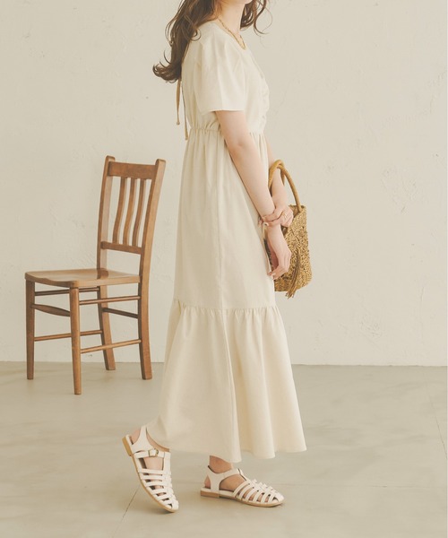 Ambre Neige（アンブルネージュ）の「シャーリングリネンフレアワンピース／WEB/EC限定商品（ワンピース・レディース・アイボリー/ライトベージュ・FREE）」の10枚目の写真