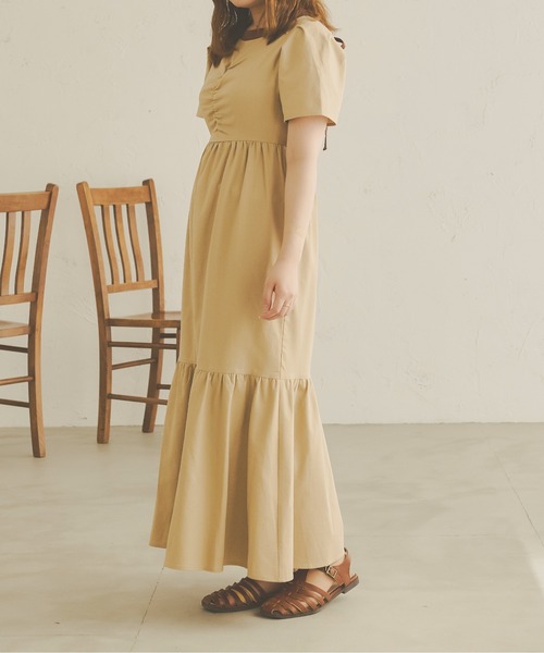 Ambre Neige（アンブルネージュ）の「シャーリングリネンフレアワンピース／WEB/EC限定商品（ワンピース・レディース・アイボリー/ライトベージュ・FREE）」の13枚目の写真