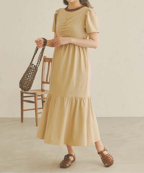 Ambre Neige（アンブルネージュ）の「シャーリングリネンフレアワンピース／WEB/EC限定商品（ワンピース・レディース・アイボリー/ライトベージュ・FREE）」の3枚目の写真