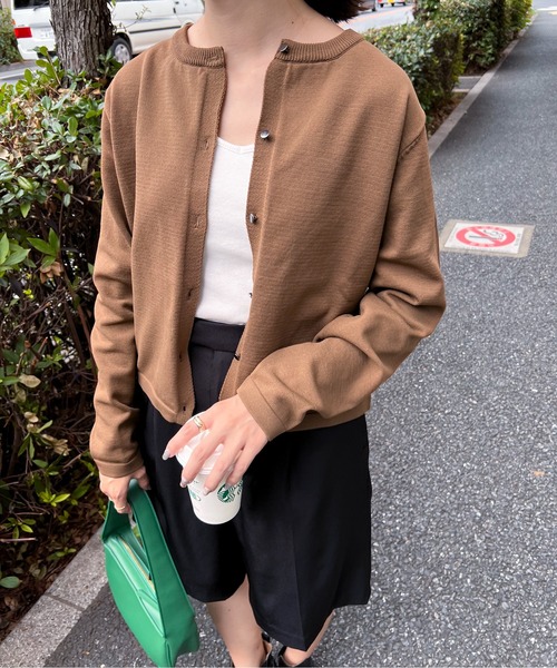 feepur（フェピュール）の「【ハンドウォッシャブル】ライトウェイトコンパクトカーディガン（カーディガン/ボレロ・レディース・ブラック/ブラウン/レッド/オフホワイト/ピンク/ブルー/グリーン・MEDIUM）」の8枚目の写真