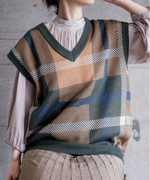 SUGGESTION(サジェッション)の「SUGGESTION レトロ総柄ジャガード ニットベスト 2022AW(ベスト・メンズ・ホワイト/ブラック/ベージュ/グリーン・M/L)」の4枚目の写真