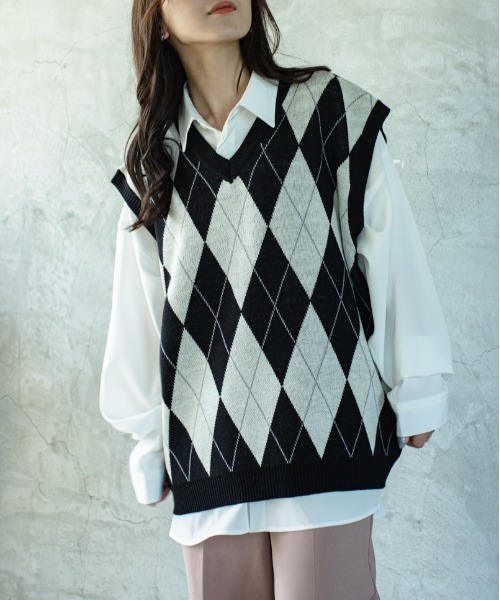 SUGGESTION(サジェッション)の「SUGGESTION レトロ総柄ジャガード ニットベスト 2022AW(ベスト・メンズ・ホワイト/ブラック/ベージュ/グリーン・M/L)」の3枚目の写真