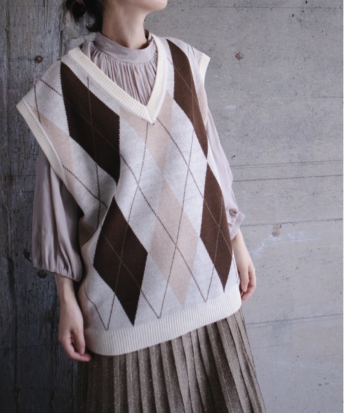 SUGGESTION(サジェッション)の「SUGGESTION レトロ総柄ジャガード ニットベスト 2022AW(ベスト・メンズ・ホワイト/ブラック/ベージュ/グリーン・M/L)」の6枚目の写真