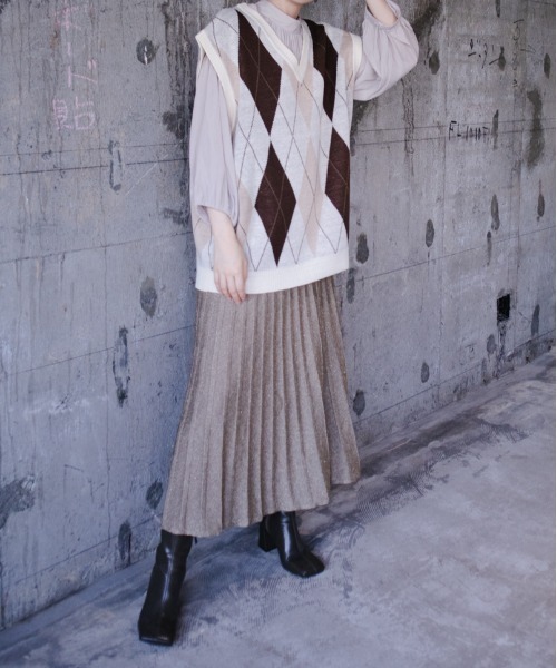 SUGGESTION(サジェッション)の「SUGGESTION レトロ総柄ジャガード ニットベスト 2022AW(ベスト・メンズ・ホワイト/ブラック/ベージュ/グリーン・M/L)」の8枚目の写真