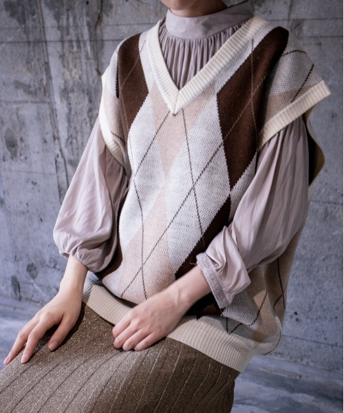 SUGGESTION(サジェッション)の「SUGGESTION レトロ総柄ジャガード ニットベスト 2022AW(ベスト・メンズ・ホワイト/ブラック/ベージュ/グリーン・M/L)」の15枚目の写真