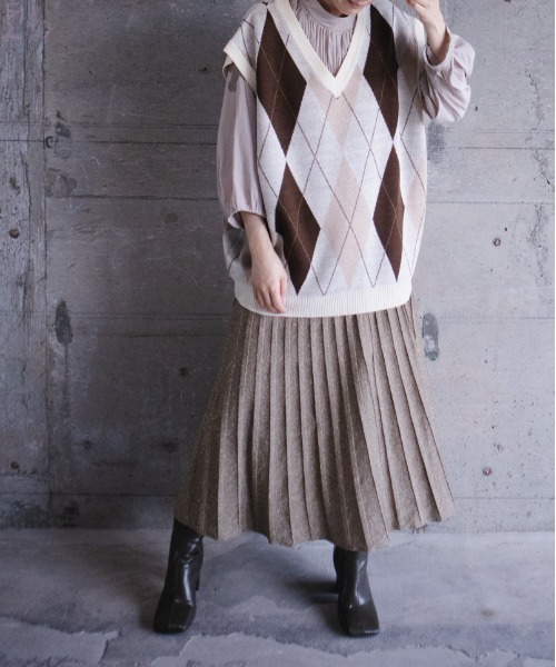 SUGGESTION(サジェッション)の「SUGGESTION レトロ総柄ジャガード ニットベスト 2022AW(ベスト・メンズ・ホワイト/ブラック/ベージュ/グリーン・M/L)」の10枚目の写真