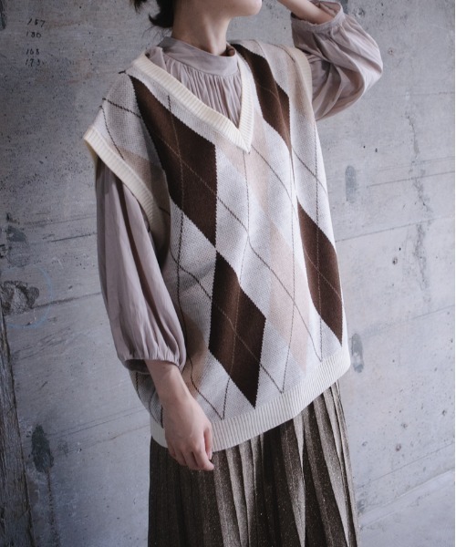 SUGGESTION(サジェッション)の「SUGGESTION レトロ総柄ジャガード ニットベスト 2022AW(ベスト・メンズ・ホワイト/ブラック/ベージュ/グリーン・M/L)」の5枚目の写真