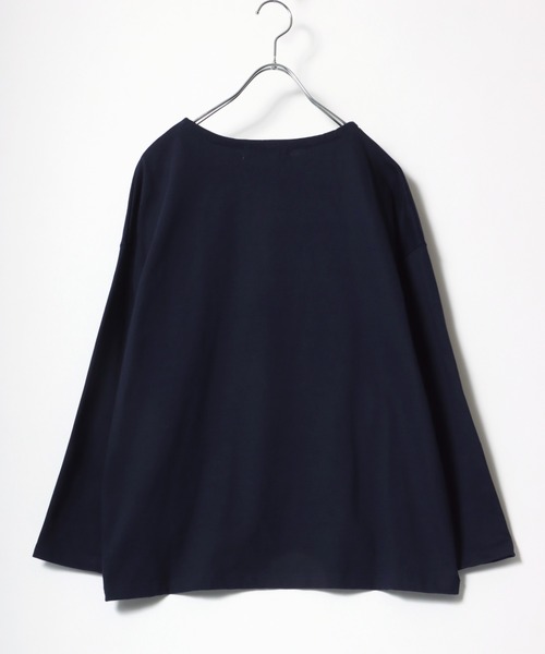 Salong hameu(サロン ハミュー)の「ゆるシルエット ボートネックロンT/無地・ボーダー/長袖プルオーバー(Tシャツ/カットソー・レディース・ブラック/キャメル/ホワイト/ライトパープル/ネイビー/ホワイト×ブラック/ネイビー×ホワイト/ホワイト×パープル/ホワイト×グリーン・M/L)」の15枚目の写真
