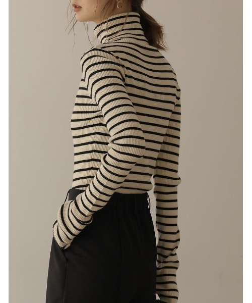 Re:EDIT（リエディ）の「[2022A/W COLLECTION]タートルネック指穴リブニットトップス（ニット/セーター・レディース・杢グレー/パープル/ブラウン/グリーン/アイボリー/ホワイト系その他/ブラック・MEDIUM/LARGE）」の15枚目の写真