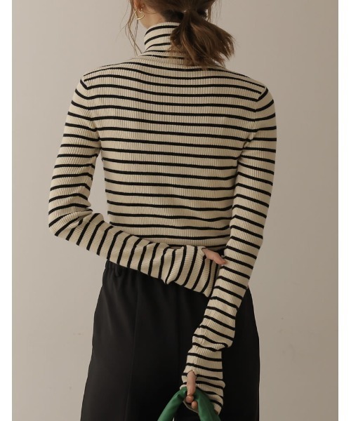 Re:EDIT（リエディ）の「[2022A/W COLLECTION]タートルネック指穴リブニットトップス（ニット/セーター・レディース・杢グレー/パープル/ブラウン/グリーン/アイボリー/ホワイト系その他/ブラック・MEDIUM/LARGE）」の13枚目の写真