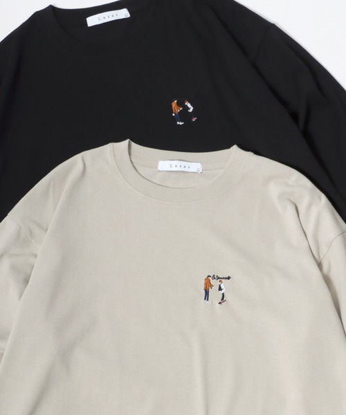 Lazar（ラザル）の「Lazar 別注 Cute Couple/Uncle Beard オーバーサイズ ワンポイント刺繍 ロングスリーブTシャツ（Tシャツ/カットソー・メンズ・ホワイト/ブラック/ダークグリーン/ベージュ/ブルー/ホワイト系その他/ブラック系その他/ベージュ系その他/グリーン系その他/ブルー系その他/ホワイト系その他2/ホワイト系その他3/ブラック系その他2/ブラック系その他3/グリーン系その他2/グリーン系その他3/ホワイト系その他4/ブラック系その他5/ブラック系その他4/ホワイト系その他5・LL/M/L）」の2枚目の写真