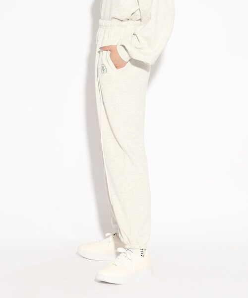 PINK-latte(ピンクラテ)の「◆【セットアップで着用可】ワンポイントロゴスウェットパンツ(その他パンツ・キッズ・ライトグレー/ダークグリーン/ブラック・15 /14/16)」の5枚目の写真