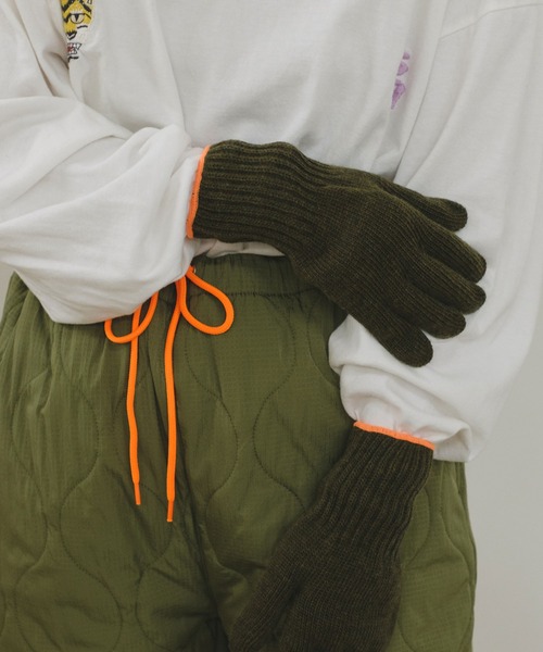 WHIMSIC（ウィムジック）の「【UNISEX】ストリングニットグローブ フルフィンガー（手袋・メンズ・グレー/チャコールグレー/オリーブ/パープル/ベージュ・FREE）」の4枚目の写真