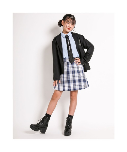 ZIDDY(ジディ)の「【 ニコ☆プチ 掲載 】チェーン ワッペン 付き テーラード ジャケット (130~160cm)(テーラードジャケット・キッズ・ブラック・130/140/150/160)」の2枚目の写真