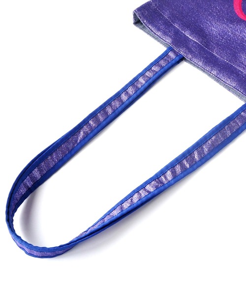 Casselini(キャセリーニ)の「Casselini(キャセリーニ)メタリックフラワープリントバッグ(トートバッグ・レディース・シルバー/グリーン/ブルー・FREE)」の5枚目の写真