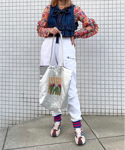 Casselini(キャセリーニ)の「Casselini(キャセリーニ)メタリックフラワープリントバッグ(トートバッグ・レディース・シルバー/グリーン/ブルー・FREE)」の16枚目の写真