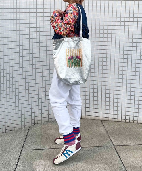 Casselini(キャセリーニ)の「Casselini(キャセリーニ)メタリックフラワープリントバッグ(トートバッグ・レディース・シルバー/グリーン/ブルー・FREE)」の17枚目の写真