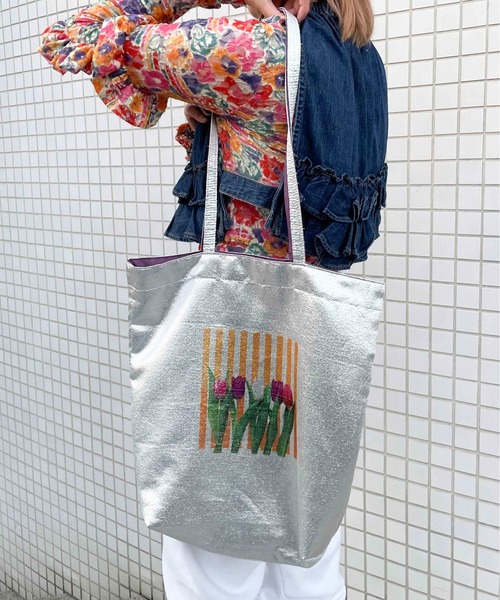 Casselini(キャセリーニ)の「Casselini(キャセリーニ)メタリックフラワープリントバッグ(トートバッグ・レディース・シルバー/グリーン/ブルー・FREE)」の18枚目の写真