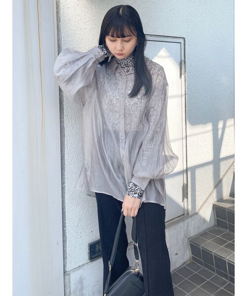 MURUA(ムルーア)の「シアーシャイニーボリュームシャツ(シャツ/ブラウス・レディース・ホワイト/グレー/ブラック/ピンク/ブルー/ブラウン・FREE)」の8枚目の写真