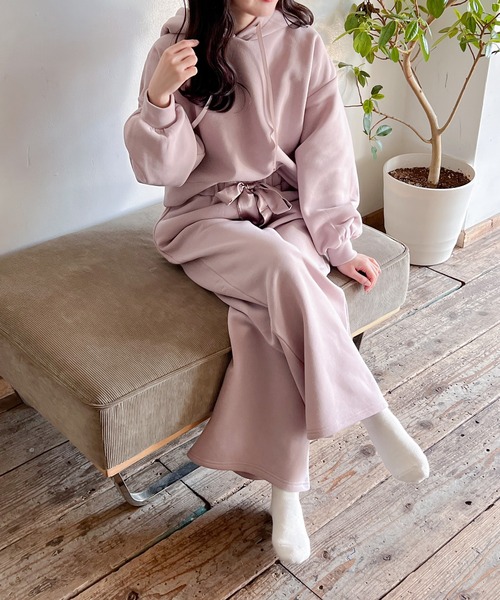 Mysa&Liina(ミーサリーナ)の「yuririn*コラボ パーカー×ロングパンツセット(ルームウェア/パジャマ・レディース・チャコールグレー/ピンクベージュ/サックスブルー/ベージュ・M/L)」の4枚目の写真