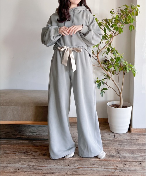 Mysa&Liina(ミーサリーナ)の「yuririn*コラボ パーカー×ロングパンツセット(ルームウェア/パジャマ・レディース・チャコールグレー/ピンクベージュ/サックスブルー/ベージュ・M/L)」の3枚目の写真