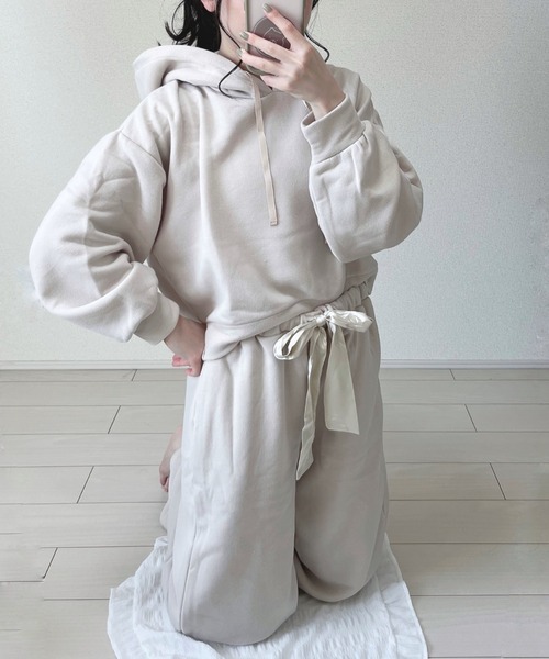 Mysa&Liina(ミーサリーナ)の「yuririn*コラボ パーカー×ロングパンツセット(ルームウェア/パジャマ・レディース・チャコールグレー/ピンクベージュ/サックスブルー/ベージュ・M/L)」の6枚目の写真