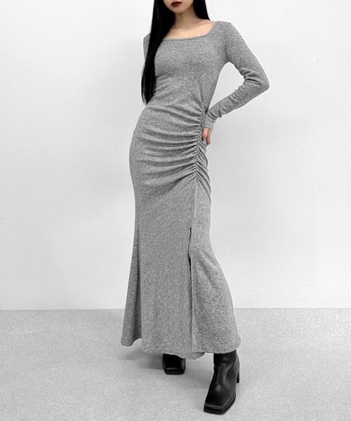 LVEU.（ラブユ.）の「【LVEU.】サイドギャザーマーメイドワンピース / ワンピース ワンピ 長袖 ギャザー タイト フレア マーメイド ブラック スリット ロング ミモレ（ワンピース・レディース・グレー/ブラック・FREE）」の9枚目の写真