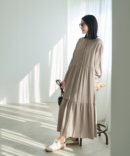 STYLE DELI(スタイルデリ)の「【LUXE】シボ生地ティアードワンピース(ワンピース・レディース・ブラック/サンドベージュ・01/02)」の15枚目の写真