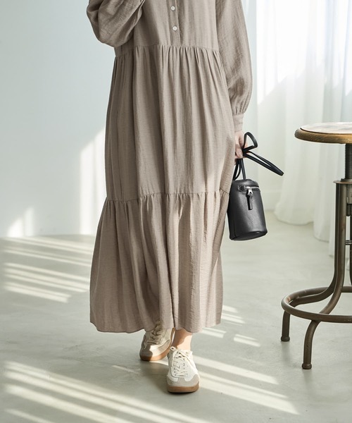 STYLE DELI(スタイルデリ)の「【LUXE】シボ生地ティアードワンピース(ワンピース・レディース・ブラック/サンドベージュ・01/02)」の12枚目の写真