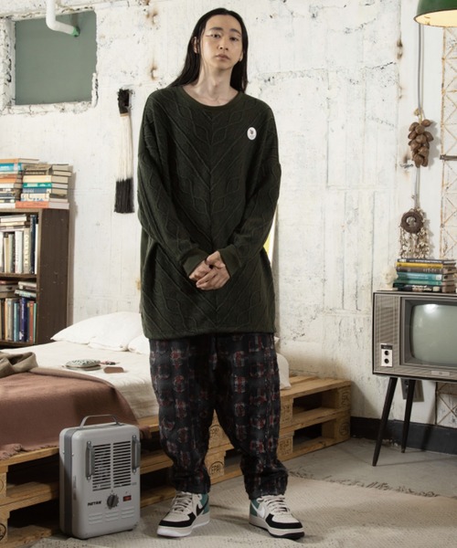 STOF(ストフ)の「STOF/ストフ/Queen Save The Woven Pullover(スウェット・メンズ・ブラック/カーキ・MEDIUM/SMALL)」の5枚目の写真