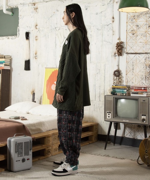 STOF(ストフ)の「STOF/ストフ/Queen Save The Woven Pullover(スウェット・メンズ・ブラック/カーキ・MEDIUM/SMALL)」の9枚目の写真