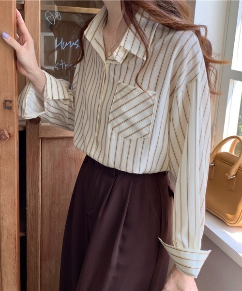 LADY LIKE(レディライク)の「マルチストライプレギュラーシャツ(シャツ/ブラウス・レディース・ホワイト/グリーン/ベージュ・M)」の2枚目の写真