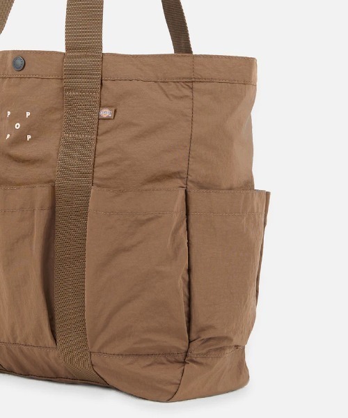 POP TRADING COMPANY(ポップトレーディングカンパニー)の「POP TRADING COMPANY/ポップトレーディングカンパニー/Pop x Dickies Tote(トートバッグ・メンズ・ブラウン・F)」の6枚目の写真